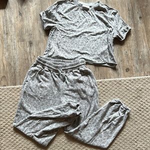 Colsie from target grey leopard matching set pants and crop tee